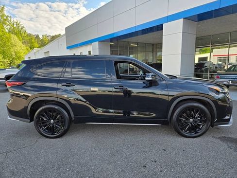 Used 2025 Toyota Highlander XSE AWD/4WD image 9