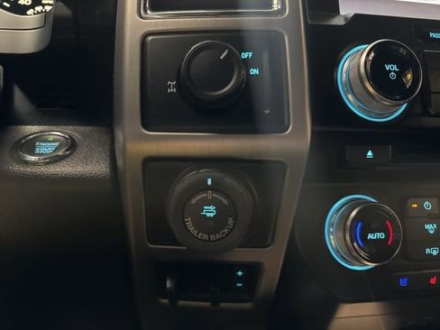 Used 2016 Ford F150 Platinum w/ Equipment Group 701A Luxury image 13