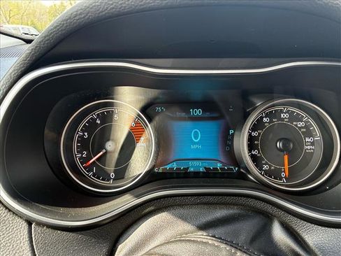 Used 2019 Jeep Cherokee Limited image 9