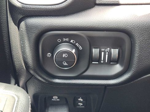 Used 2021 RAM 1500 Laramie AWD/4WD image 21