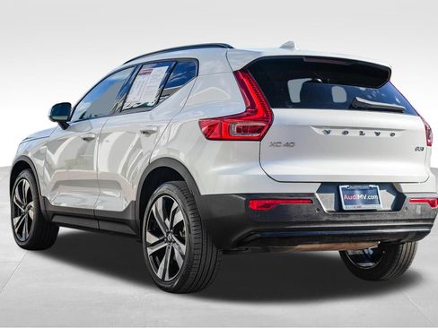 Used 2025 Volvo XC40 B5 Plus AWD/4WD image 6