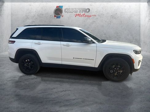 Used 2024 Jeep Grand Cherokee Altitude AWD/4WD image 7