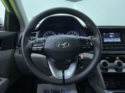 Used 2019 Hyundai Elantra SE image 19