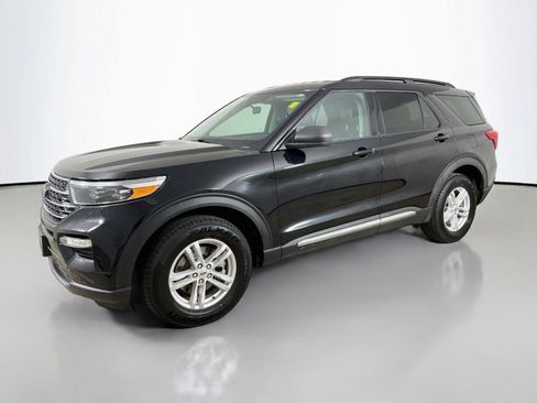 Used 2021 Ford Explorer XLT w/ Equipment Group 202A AWD/4WD image 8