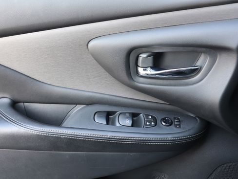 Used 2023 Nissan Murano SV w/ SV Midnight Edition Package image 12