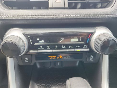 Used 2022 Toyota RAV4 LE AWD/4WD image 17
