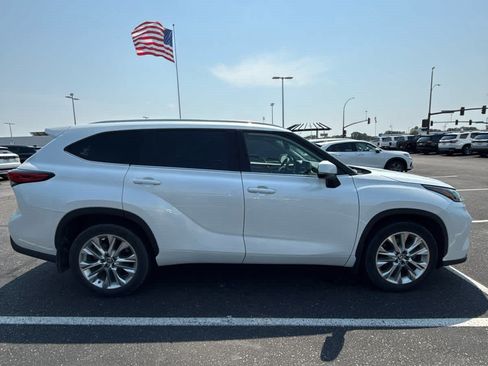 Used 2022 Toyota Highlander Limited AWD/4WD image 7