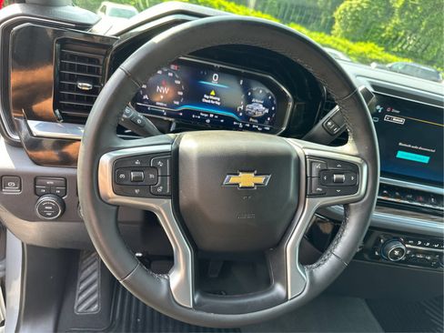 Used 2024 Chevrolet Silverado 1500 LT AWD/4WD image 18