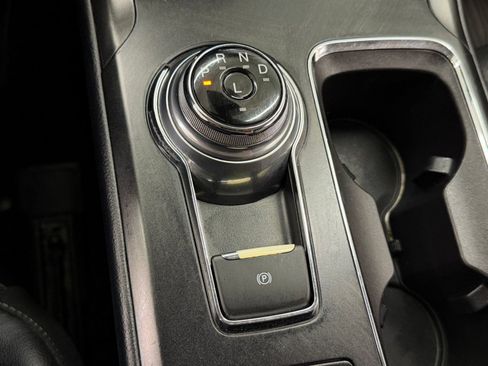 Used 2019 Ford Fusion Energi Titanium FWD image 18