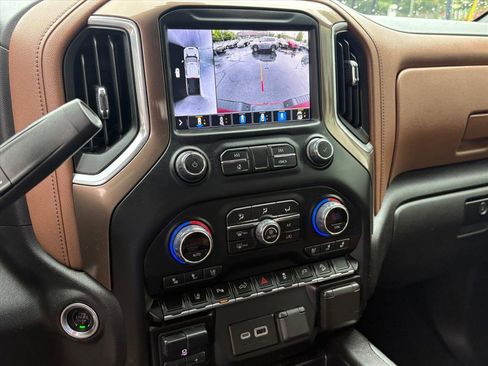 Used 2023 Chevrolet Silverado 2500 High Country w/ Z71 Off-Road Package image 9