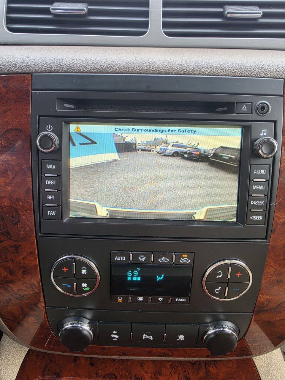 Used 2011 Chevrolet Avalanche LTZ AWD/4WD image 21