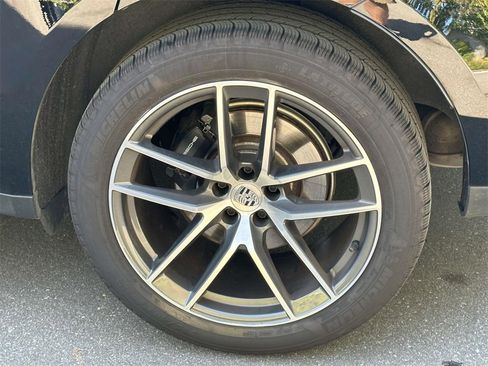 Used 2024 Porsche Macan image 8