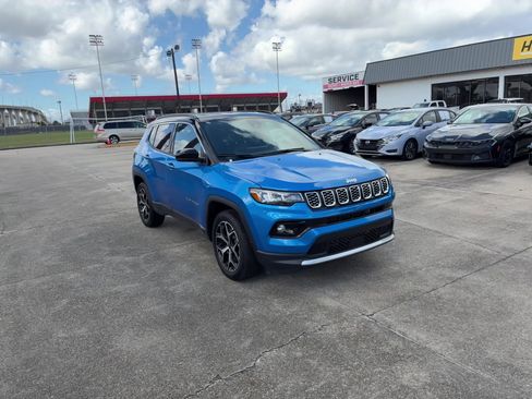 Used 2025 Jeep Compass Limited image 6