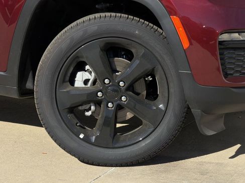 New 2025 Jeep Grand Cherokee Limited w/ Black Appearance Package image 8