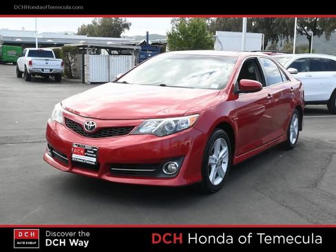 Used 2014 Toyota Camry SE image 1