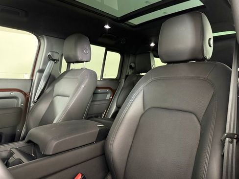 Used 2025 Land Rover Defender 130 X-Dynamic SE AWD/4WD image 15