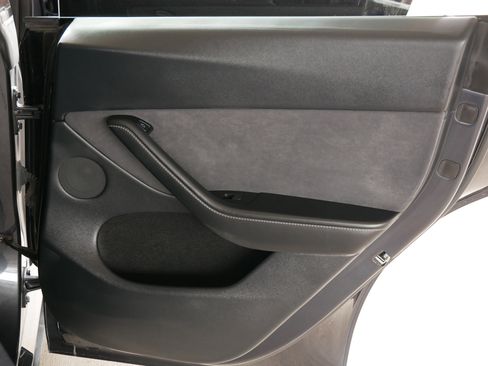 Used 2024 Tesla Model Y Long Range image 18