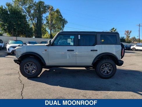 New 2025 Ford Bronco Badlands image 2