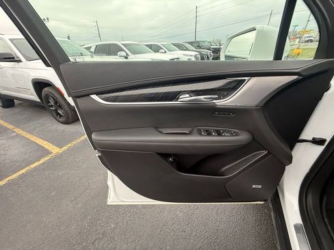 Used 2020 Cadillac XT6 Premium Luxury image 11