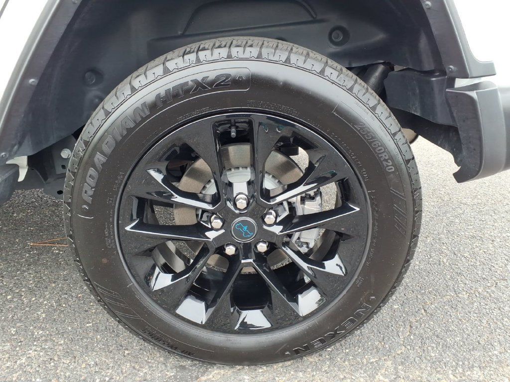 Certified 2025 Jeep Wrangler Unlimited Sahara AWD/4WD image 17