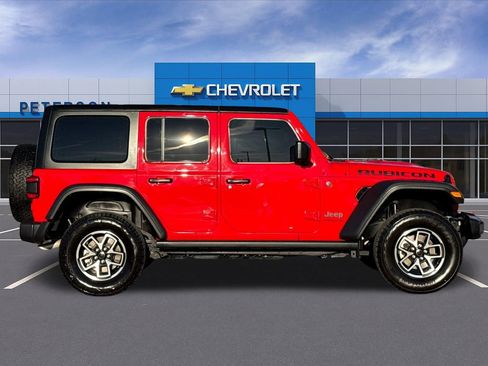 Used 2024 Jeep Wrangler Unlimited Rubicon AWD/4WD image 3