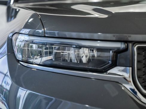 Certified 2023 Jeep Grand Cherokee Laredo AWD/4WD image 12