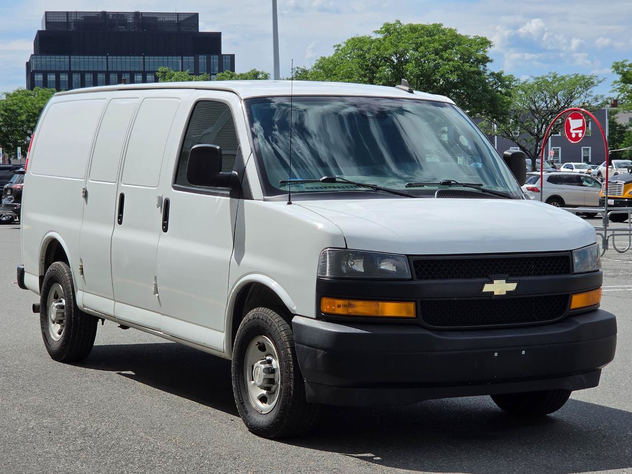 Used 2019 Chevrolet Express 2500 RWD image 3