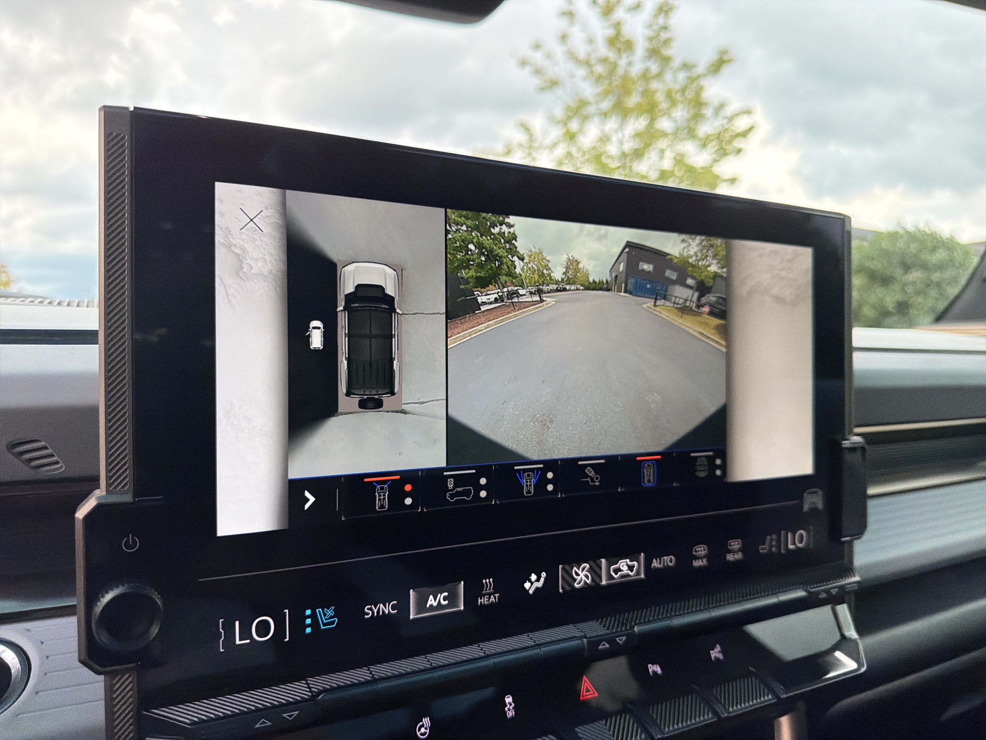 Used 2024 GMC Hummer EV 3X w/ LPO, Illumination Package AWD/4WD image 39