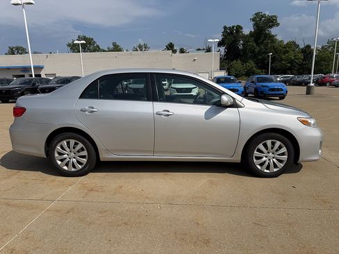 Used 2013 Toyota Corolla LE FWD image 3