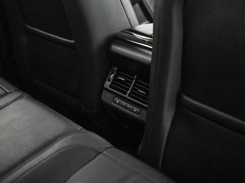 Used 2023 Land Rover Range Rover Evoque R-Dynamic SE image 18