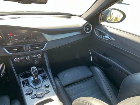 Used 2023 Alfa Romeo Giulia Veloce image 12