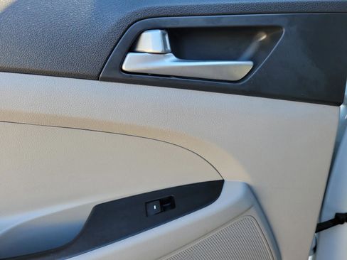 Used 2019 Hyundai Tucson SE image 18