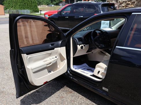 Used 2010 Volkswagen Jetta SE FWD image 11