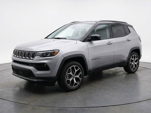 Used 2025 Jeep Compass Limited AWD/4WD image 3
