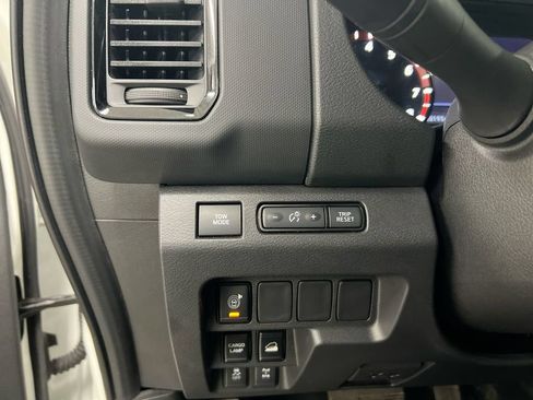 Used 2022 Nissan Frontier PRO-4X w/ Technology Package AWD/4WD image 19