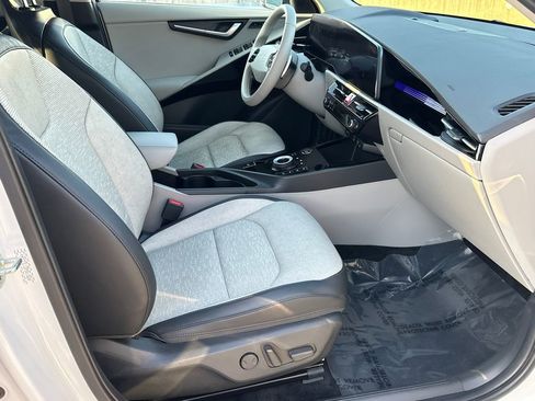Certified 2023 Kia Niro Wave w/ Wave Preserve Package FWD image 13