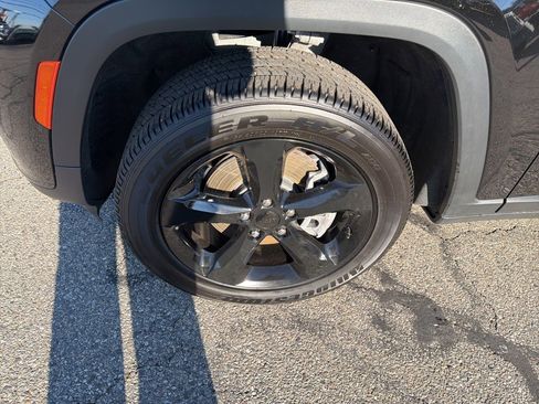 Used 2025 Jeep Grand Cherokee L Altitude image 30