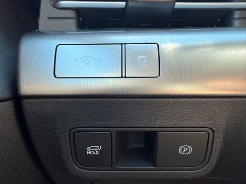 Certified 2025 Hyundai Kona Limited FWD image 25