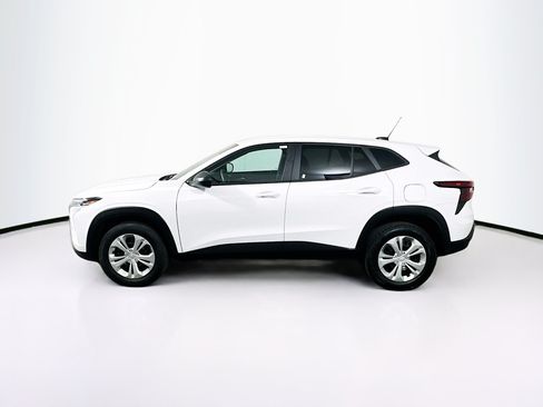 Used 2024 Chevrolet Trax LS FWD image 4