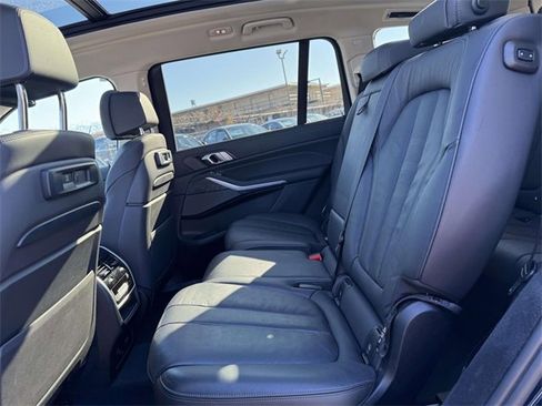 Used 2021 BMW X7 xDrive40i w/ Premium Package image 34
