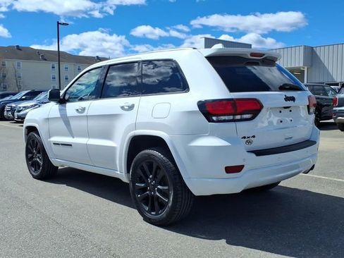 Used 2019 Jeep Grand Cherokee Altitude AWD/4WD image 7