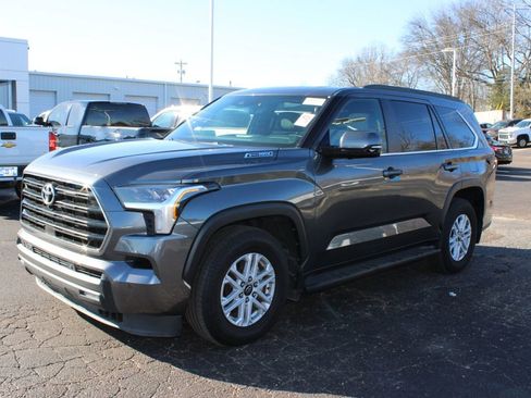 Used 2025 Toyota Sequoia SR5 image 4