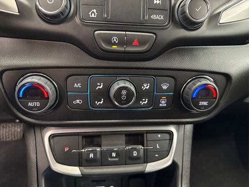 Used 2024 GMC Terrain SLT image 31