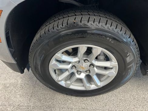 Used 2025 Chevrolet Suburban LT AWD/4WD image 12
