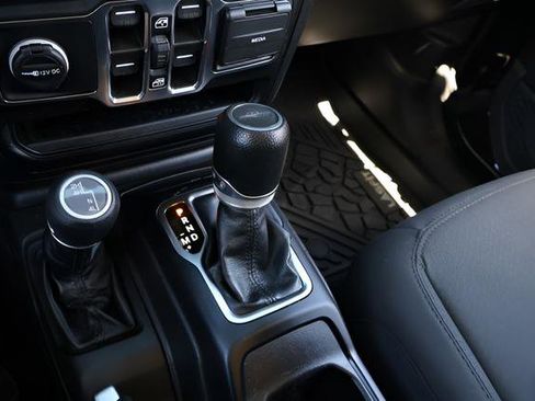 Used 2023 Jeep Gladiator Sport image 30