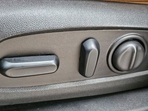 Used 2019 Buick Enclave Premium w/ LPO, Luxury Package image 22