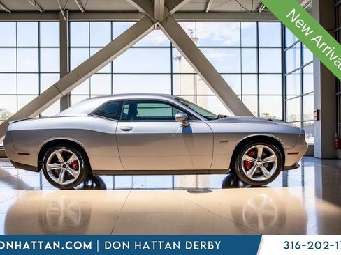 Used 2016 Dodge Challenger R/T RWD image 25