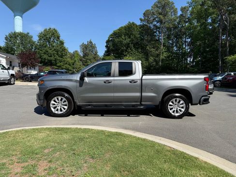 Used 2020 Chevrolet Silverado 1500 Custom w/ Custom Value Package RWD image 4