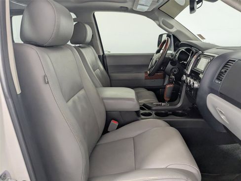 Used 2018 Toyota Sequoia Platinum image 29
