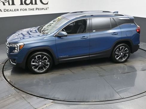 Used 2024 GMC Terrain SLT w/ Infotainment Package II image 57